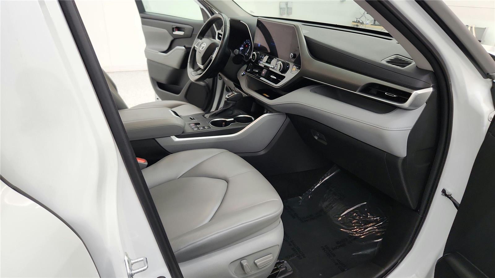 2023 Toyota Highlander XLE Image 20 of 37