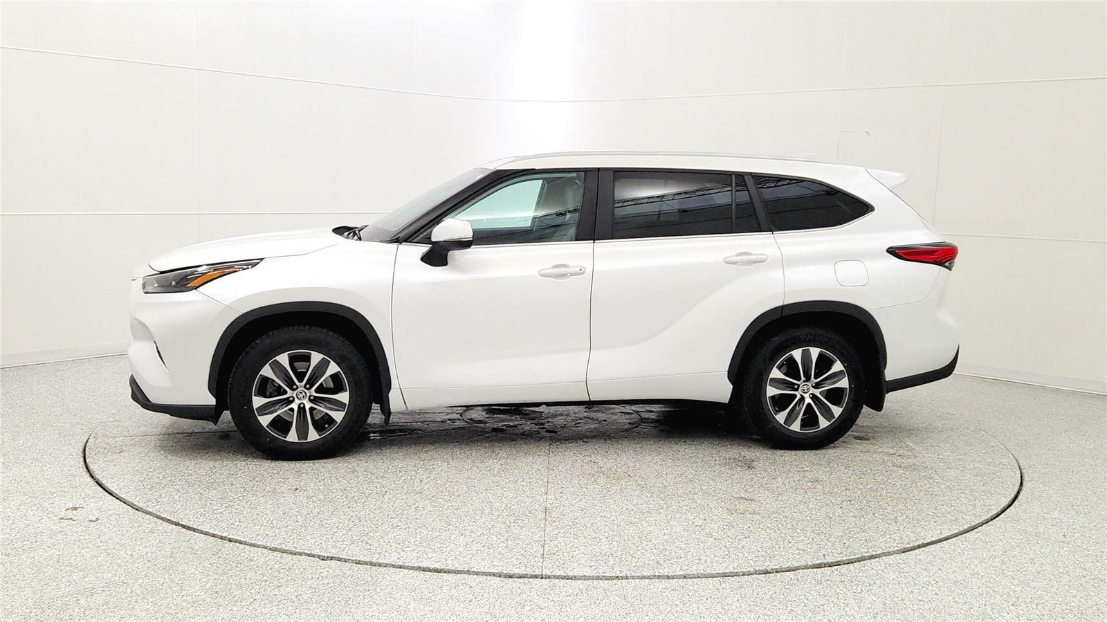 2023 Toyota Highlander XLE Image 11 of 37