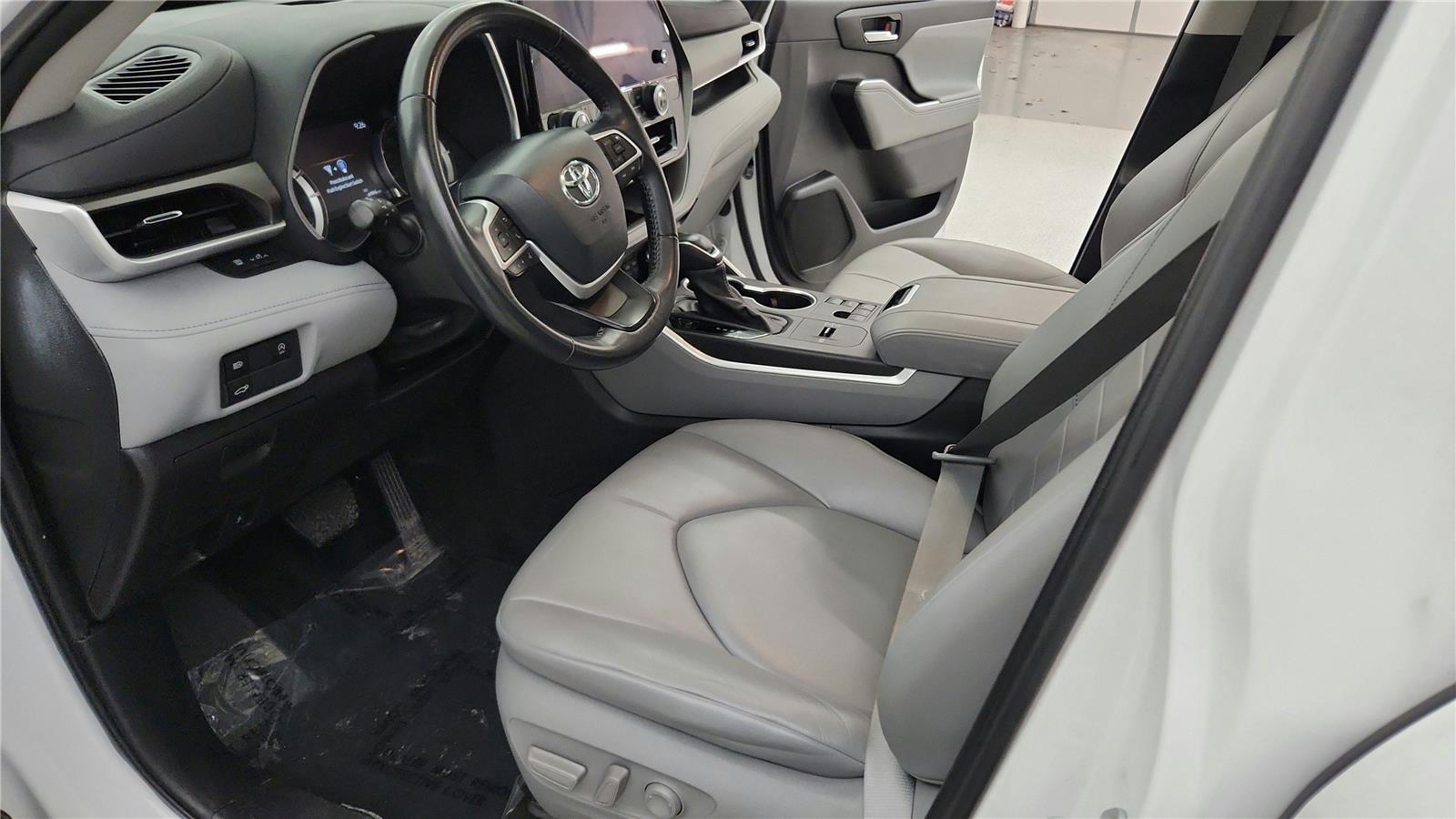 2023 Toyota Highlander XLE Image 32 of 37