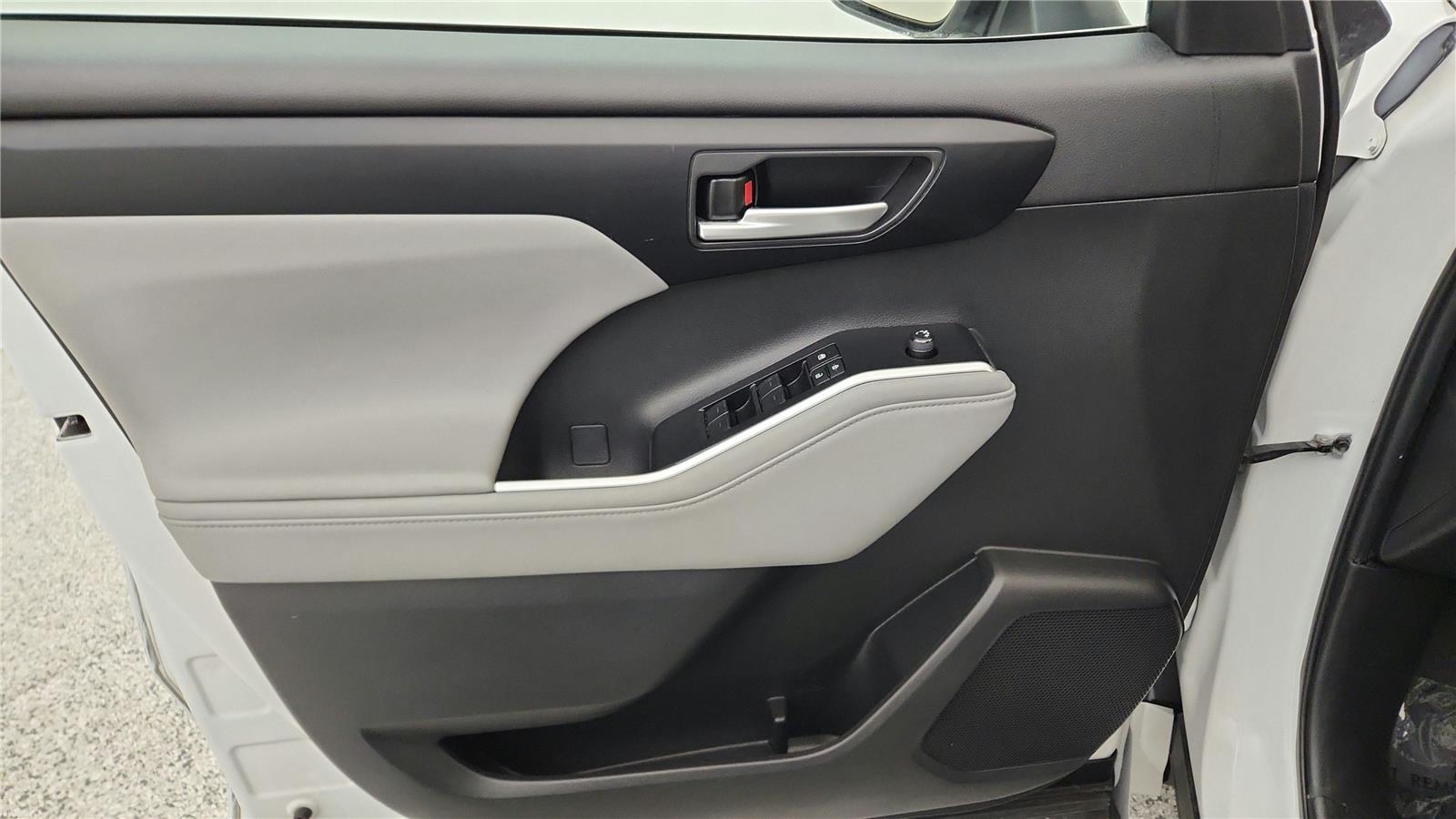 2023 Toyota Highlander XLE Image 28 of 37