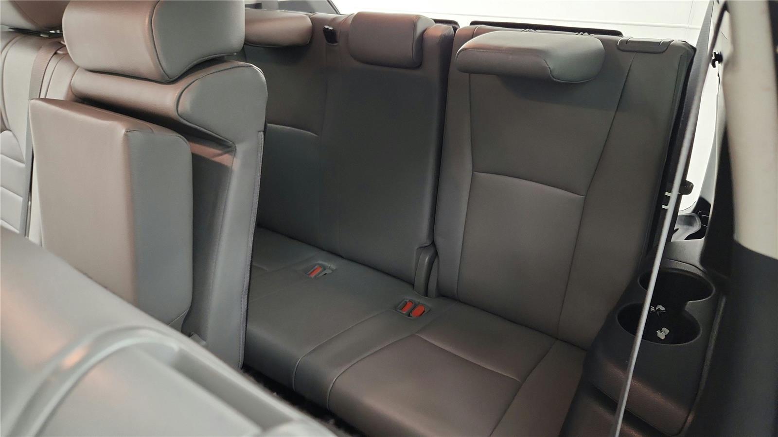 2023 Toyota Highlander XLE Image 17 of 37