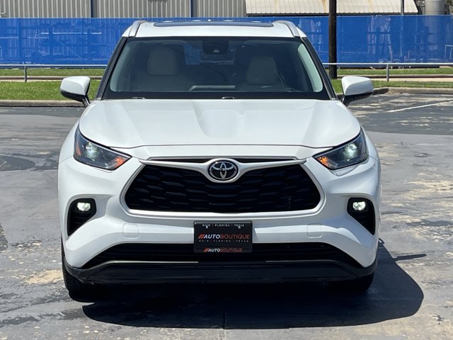 2023 Toyota Highlander XLE Image 2 of 30