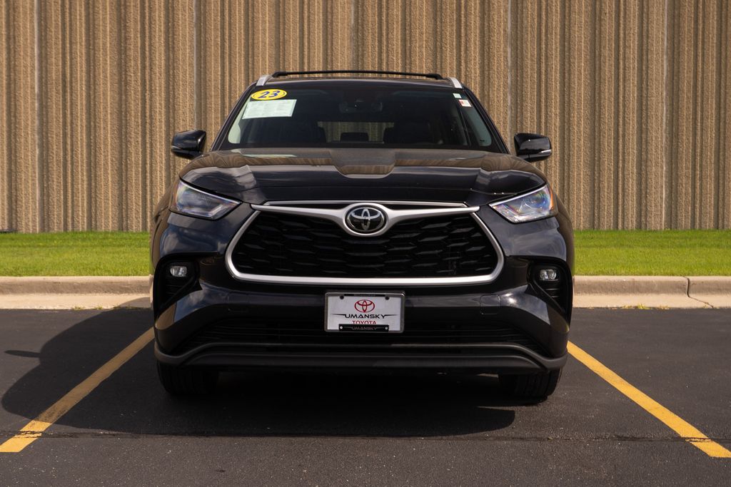 Vehicle image 2 of 44