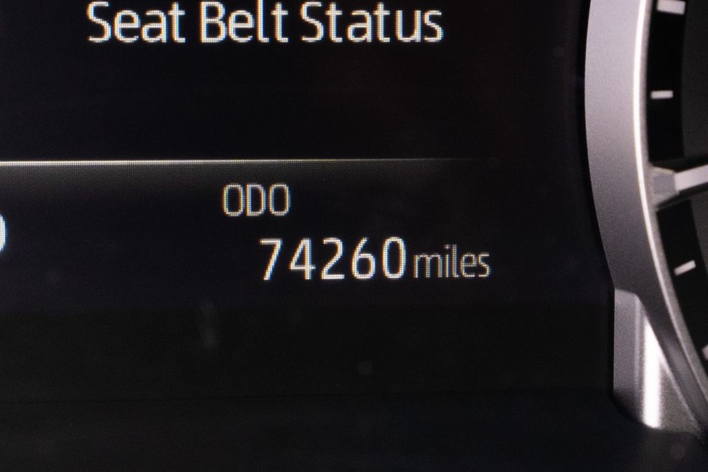 Vehicle image 21 of 44