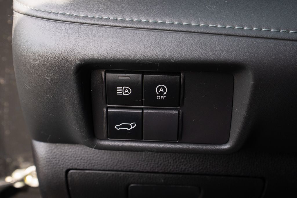 Vehicle image 34 of 44