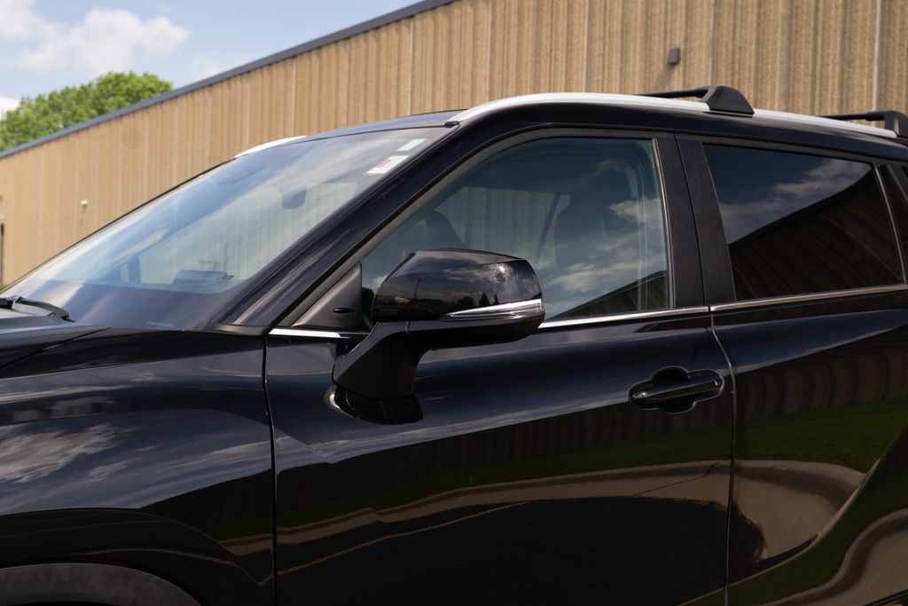 Vehicle image 41 of 44