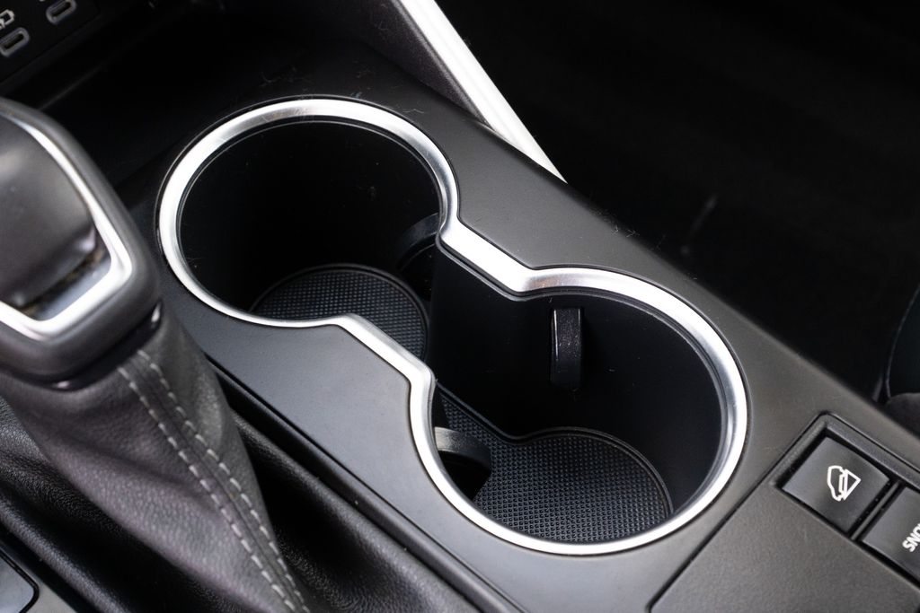 Vehicle image 27 of 44
