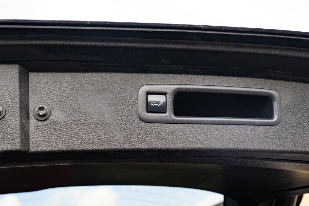 Vehicle image 43 of 44
