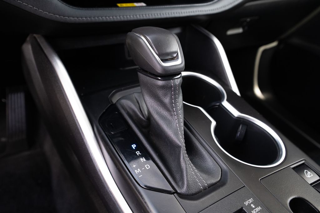 Vehicle image 26 of 44