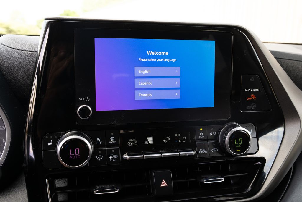 Vehicle image 22 of 44