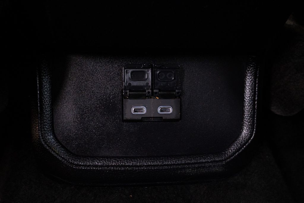 Vehicle image 31 of 44