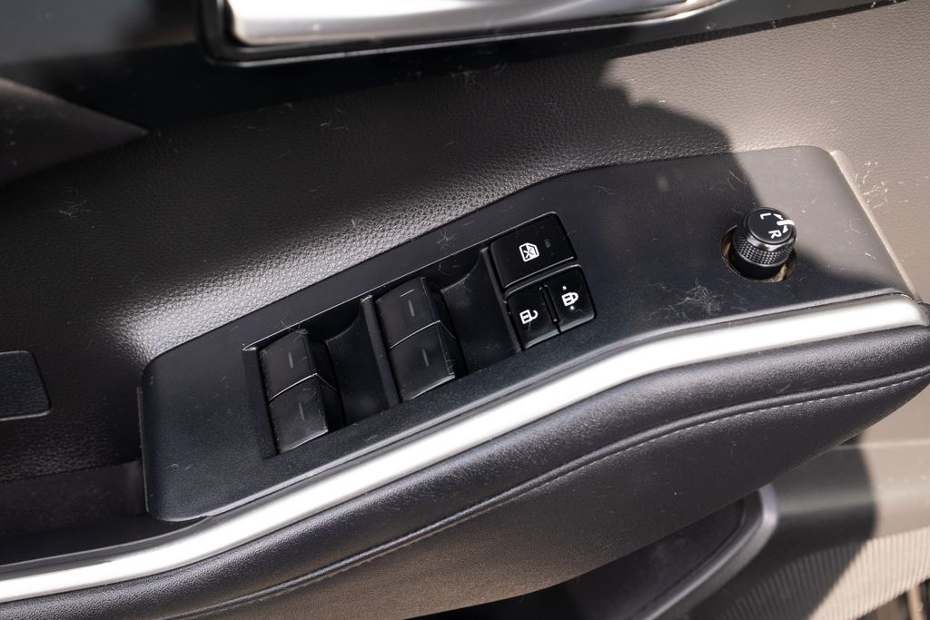 Vehicle image 36 of 44
