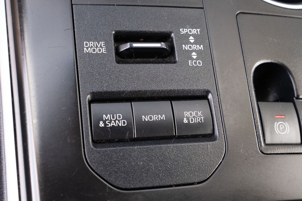 Vehicle image 28 of 44