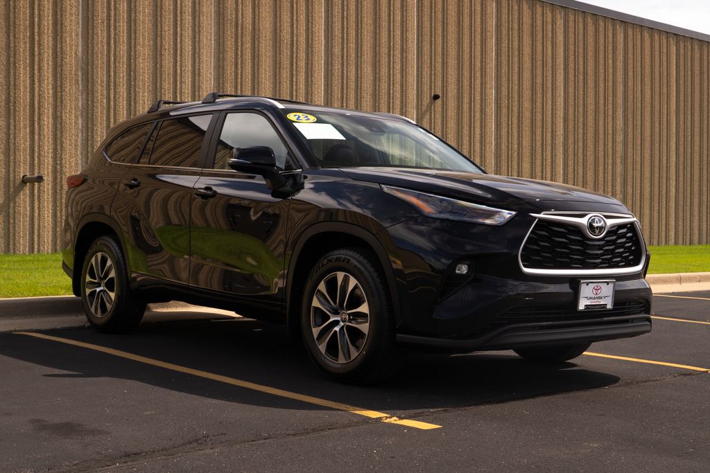 Vehicle image 4 of 44