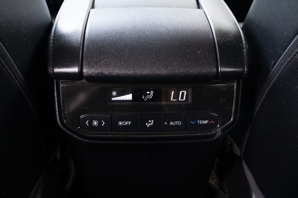 Vehicle image 30 of 44