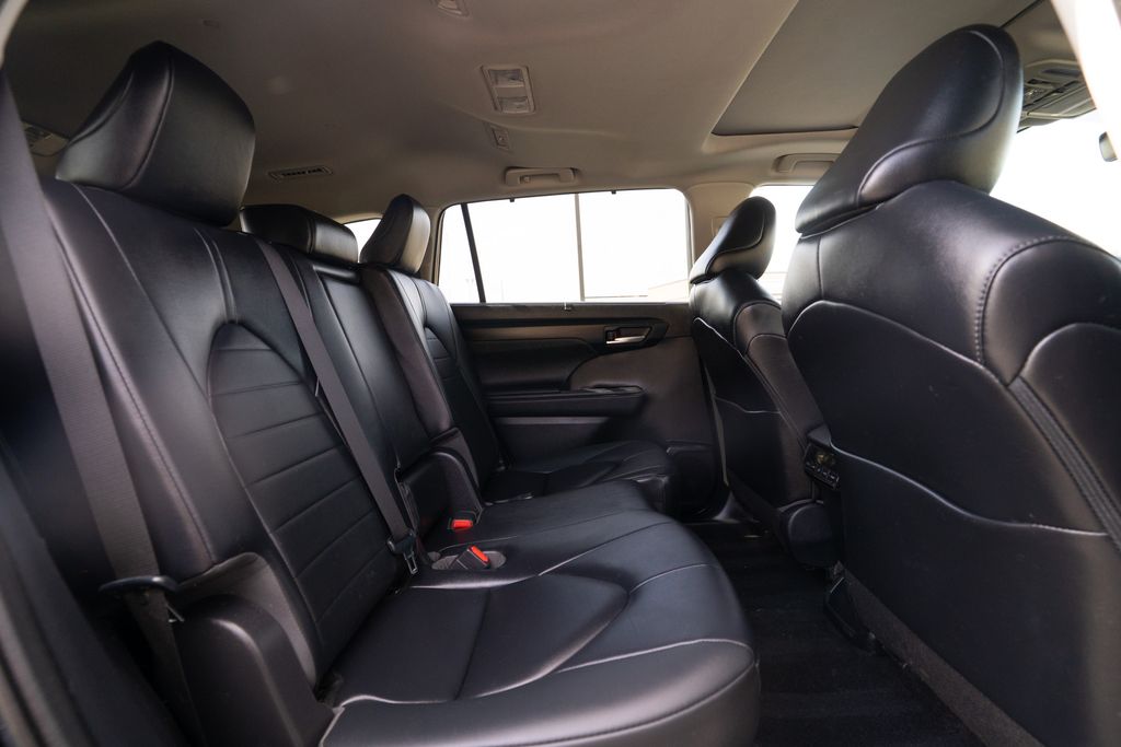 Vehicle image 12 of 44