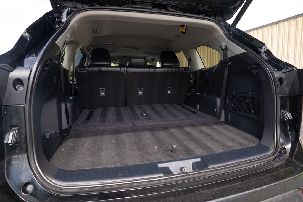 Vehicle image 11 of 44