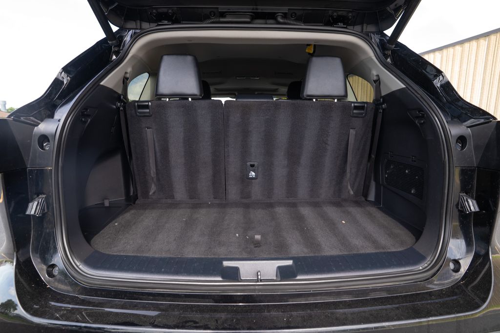 Vehicle image 10 of 44