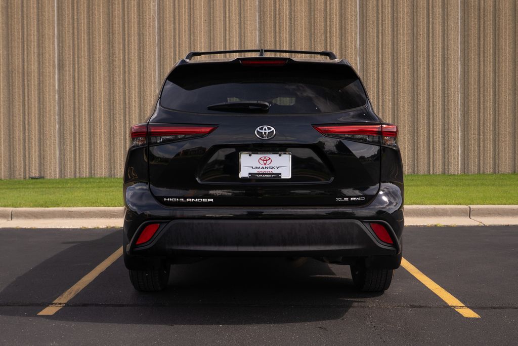 Vehicle image 6 of 44