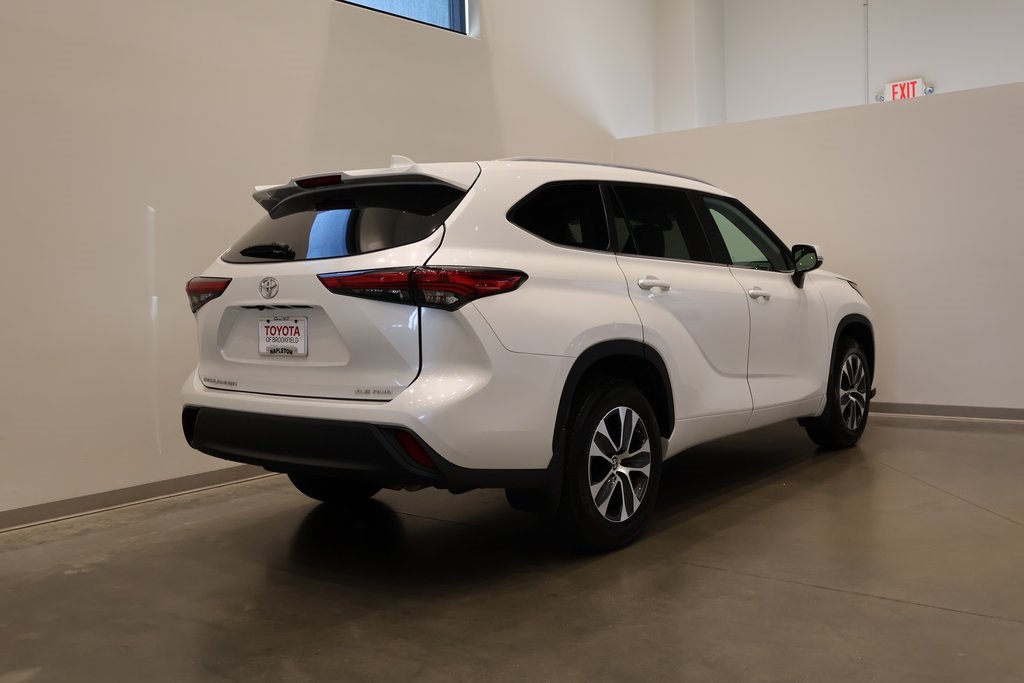 Vehicle image 5 of 33