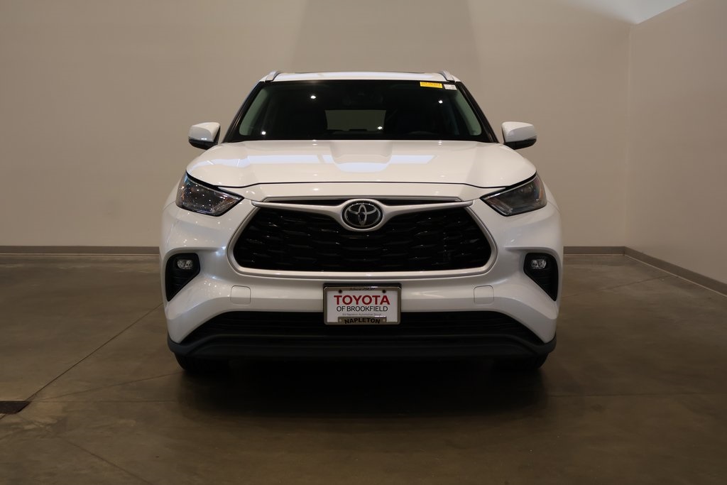 Vehicle image 2 of 33