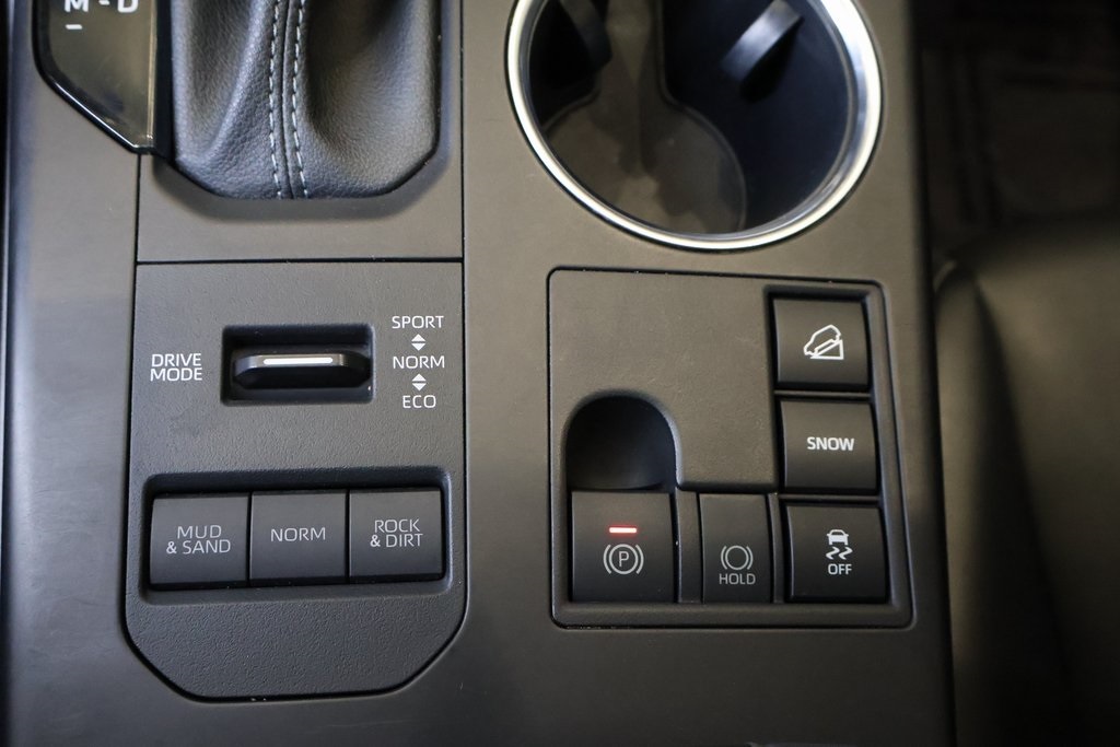 Vehicle image 23 of 33