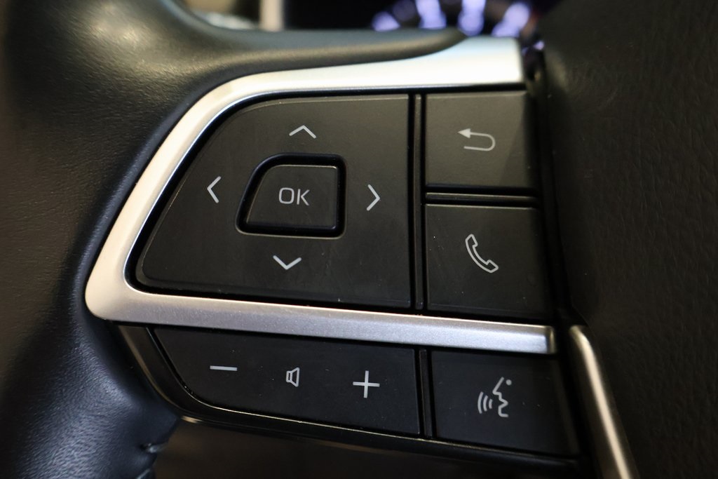 Vehicle image 13 of 33