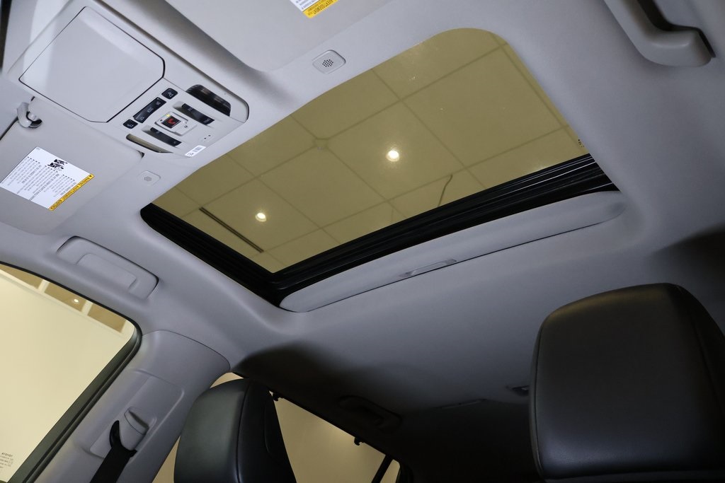 Vehicle image 25 of 33