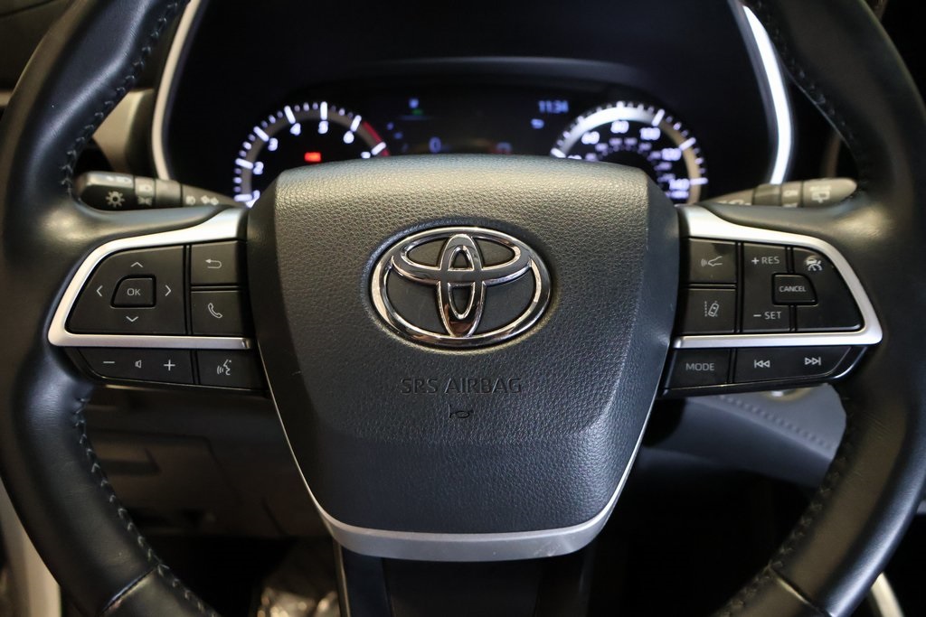 Vehicle image 12 of 33