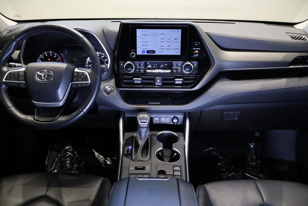 Vehicle image 11 of 33