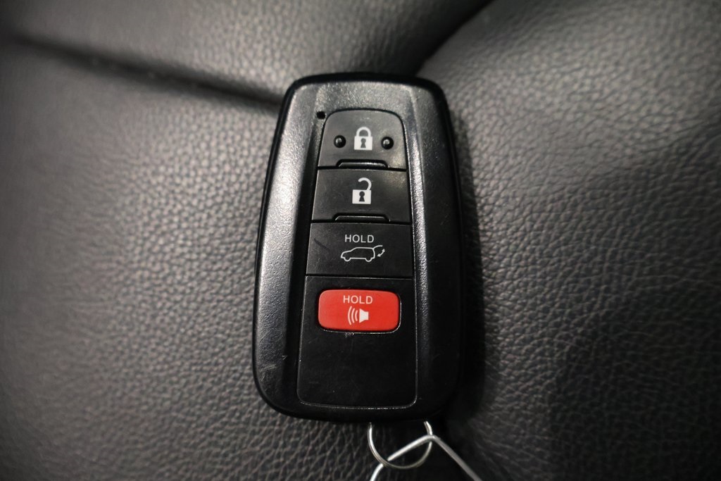 Vehicle image 32 of 33