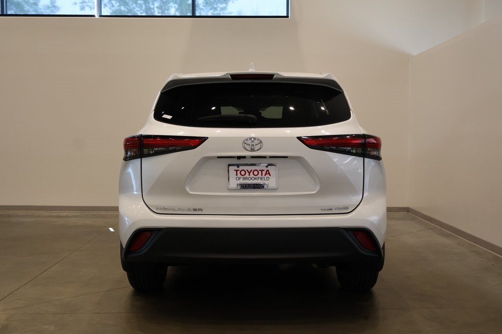 Vehicle image 7 of 33