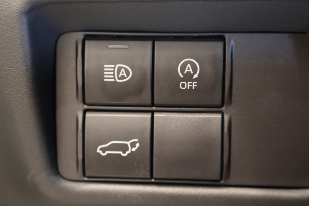 Vehicle image 21 of 33