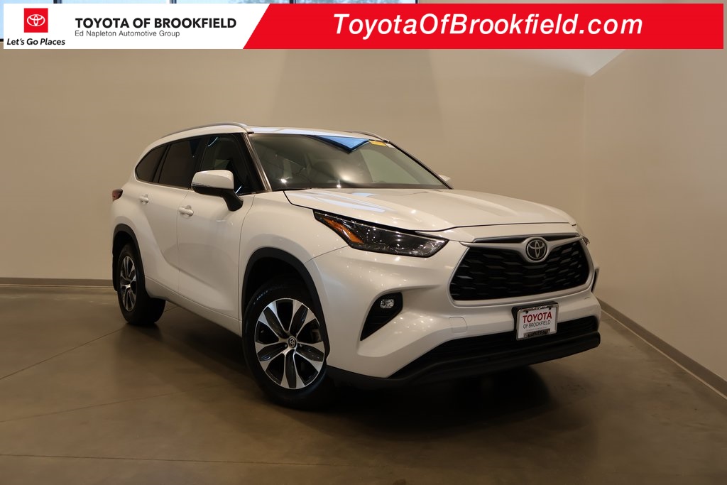 Vehicle image 3 of 33
