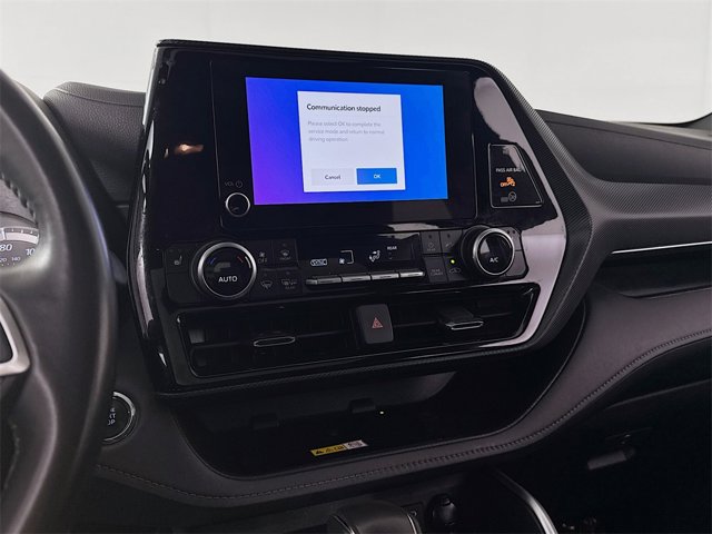 Vehicle image 14 of 21