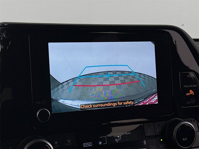 Vehicle image 15 of 21