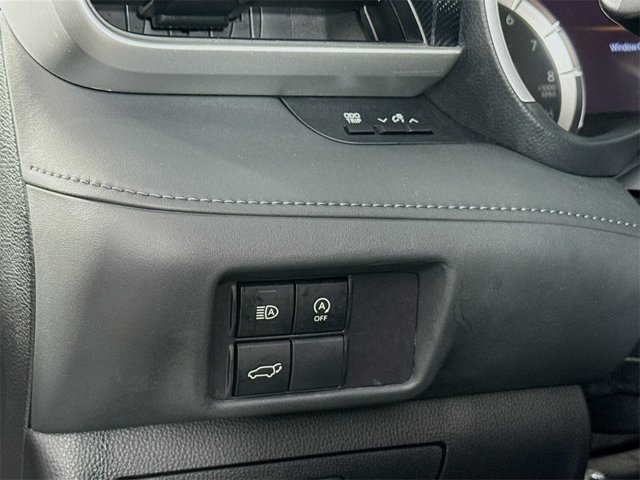 Vehicle image 9 of 21