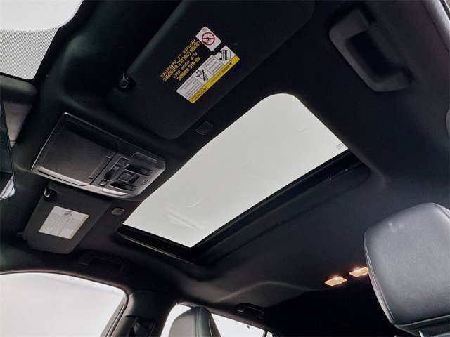 Vehicle image 13 of 21