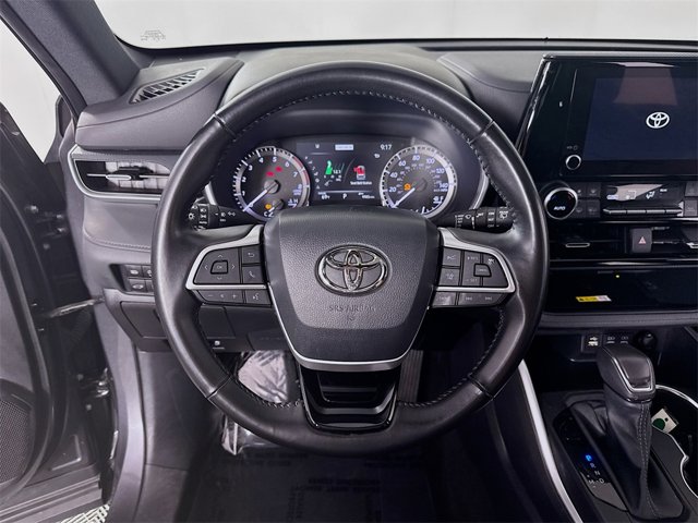 Vehicle image 11 of 21