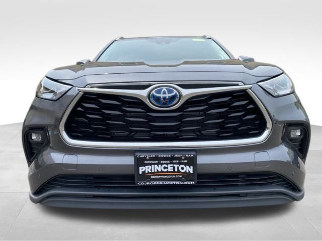 Vehicle image 4 of 56