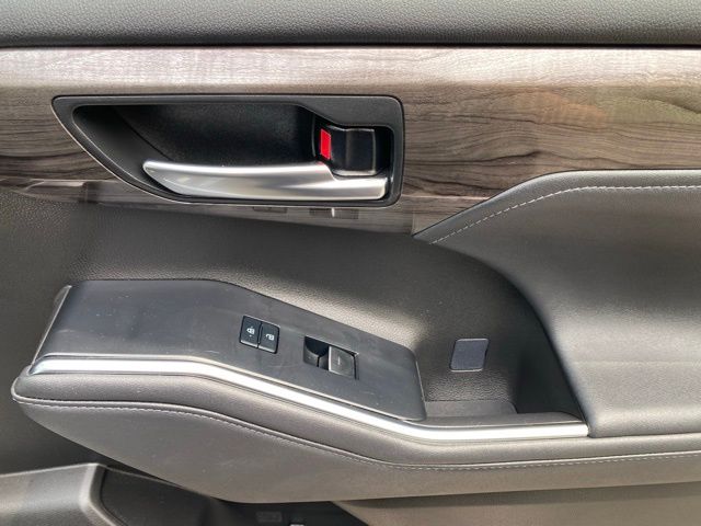 Vehicle image 35 of 56