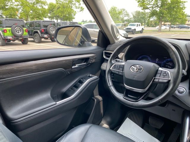 Vehicle image 39 of 56