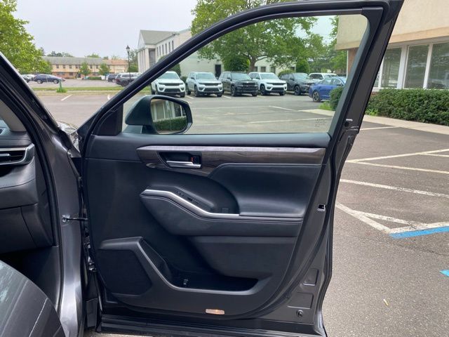 Vehicle image 34 of 56