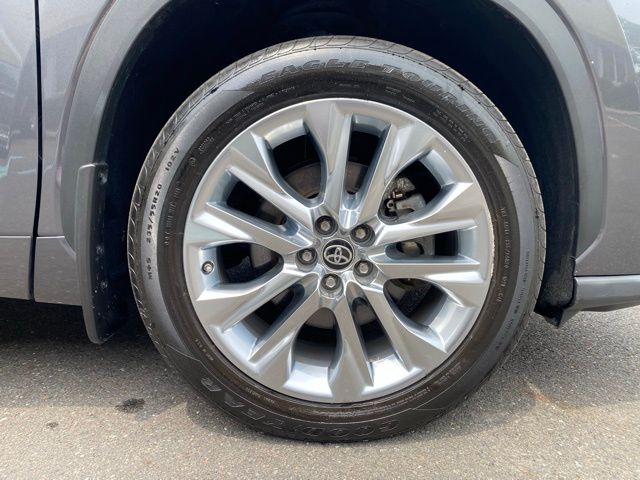 Vehicle image 23 of 56
