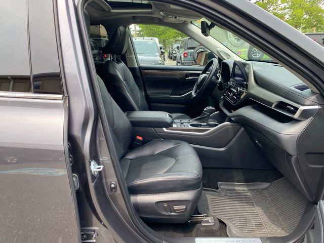 Vehicle image 36 of 56