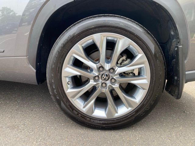 Vehicle image 21 of 56