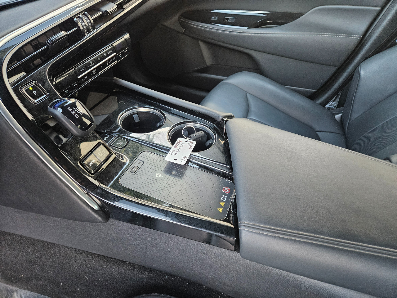 Vehicle image 16 of 24