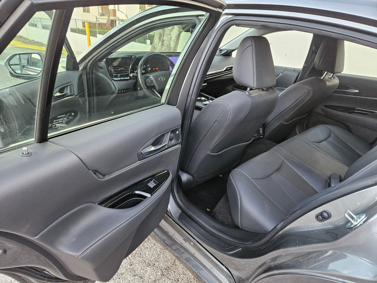 Vehicle image 19 of 24