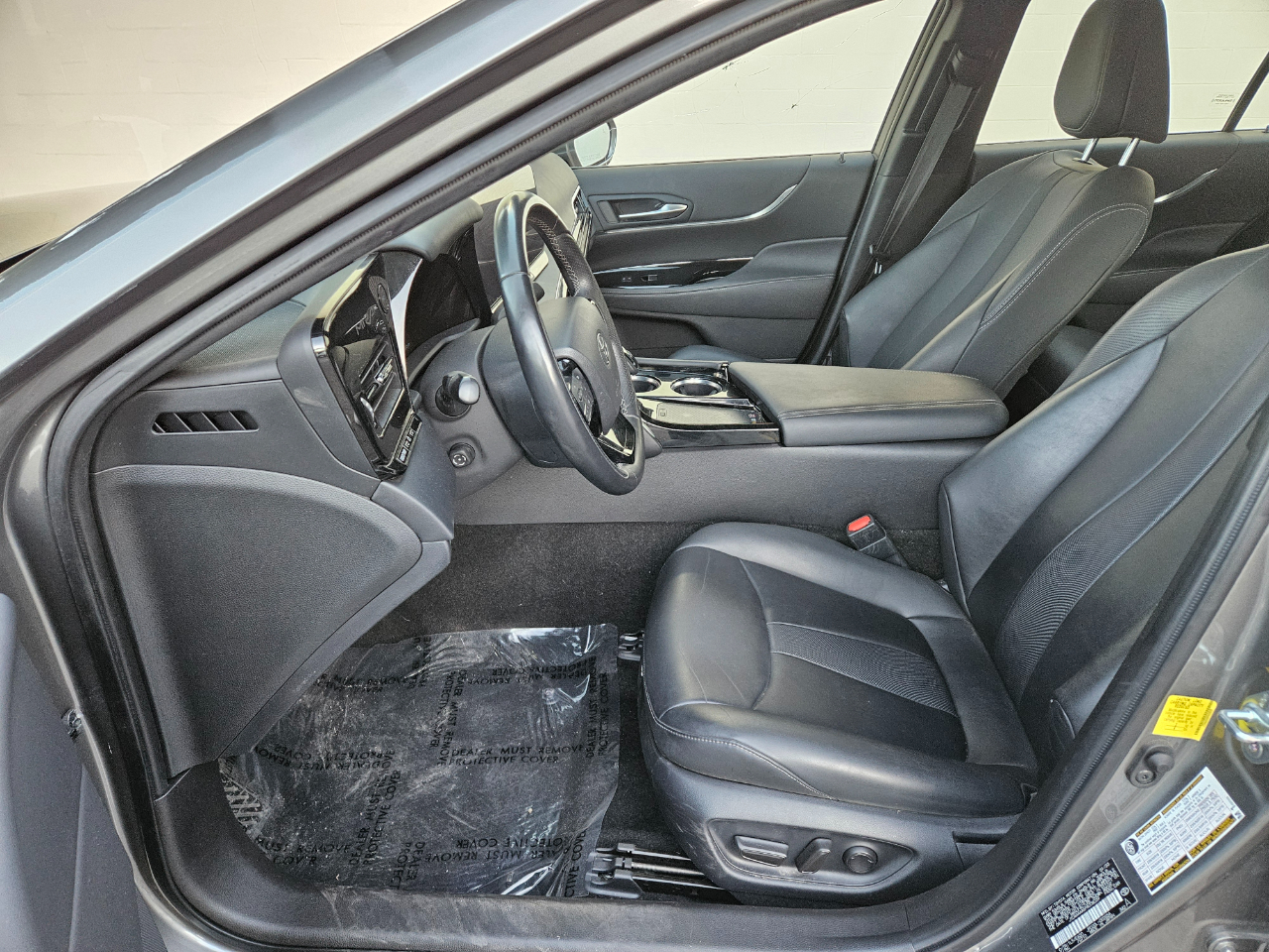 Vehicle image 10 of 24