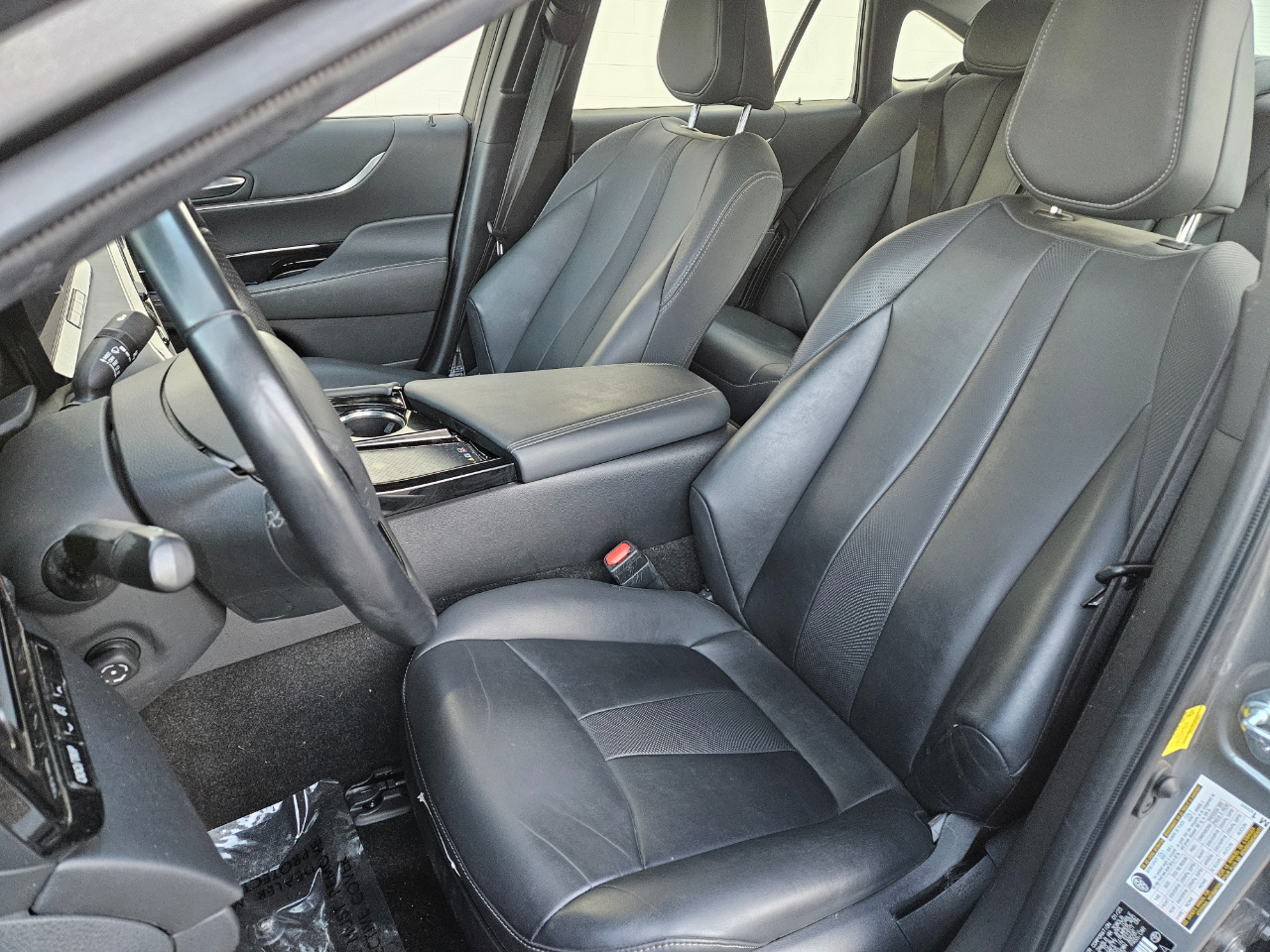 Vehicle image 11 of 24